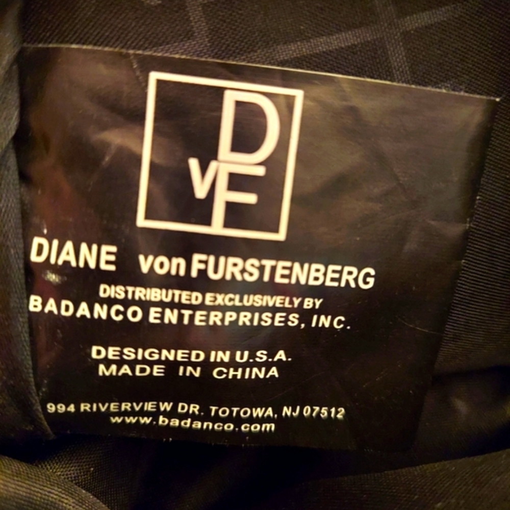 Diane von Furstenberg Travel Shoulder Bag. π - Picture 5 of 15
